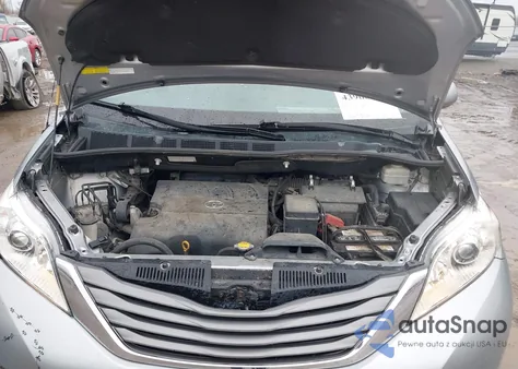 2012 Toyota Sienna Xle 7 Passenger z USA, uszkodzony, nr VIN 5TDDK3DC7CS047092